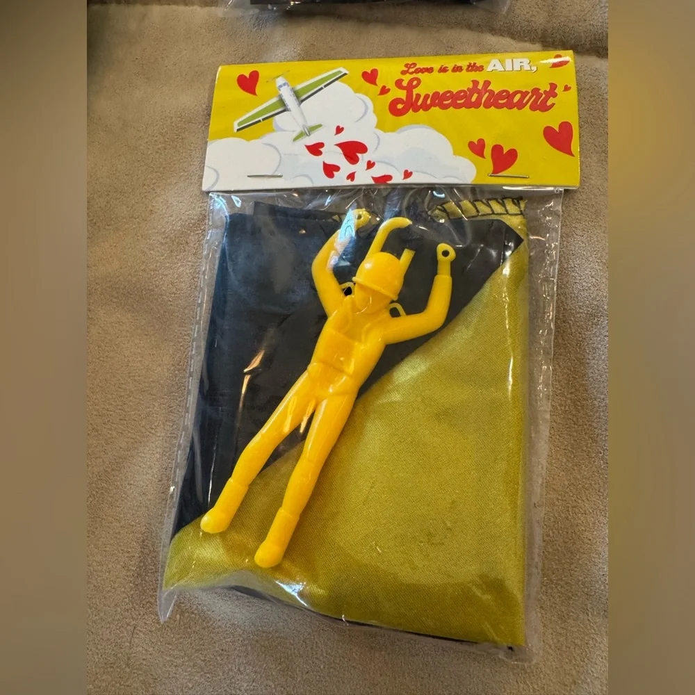 Colorful Climbing Figures Party Favors 14 in all parachute 🪂 men! Nwt